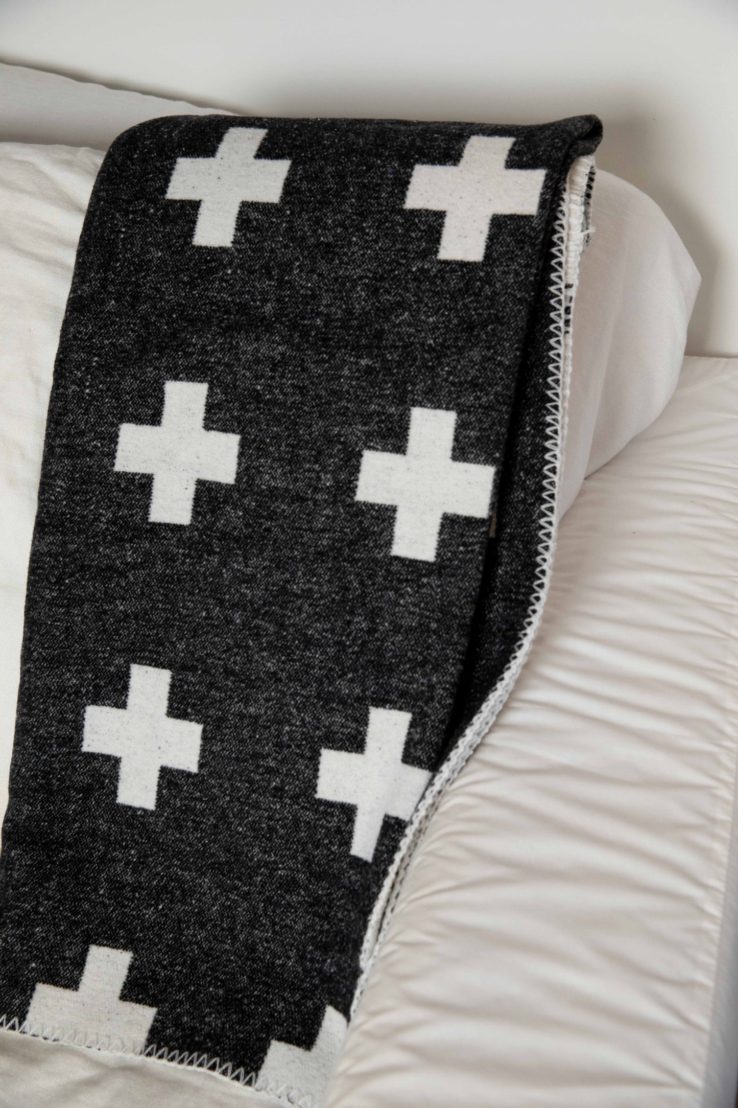 Black & White Reversable Plus Sign Throw - By Saro Lifestyle